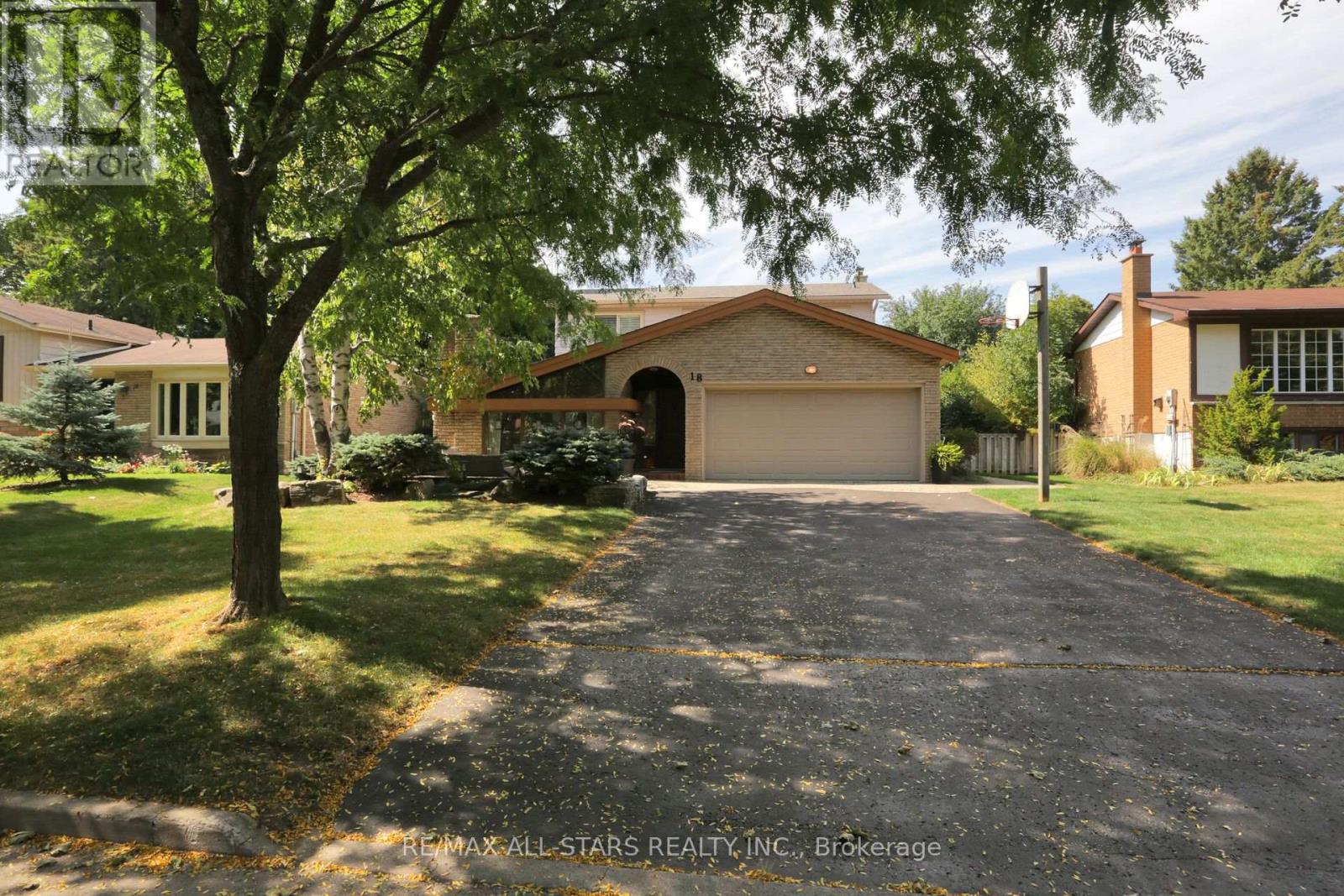 18 Sir Brandiles Place, Markham (Markham Village), Ontario  L3P 2Z5 - Photo 2 - N12412901