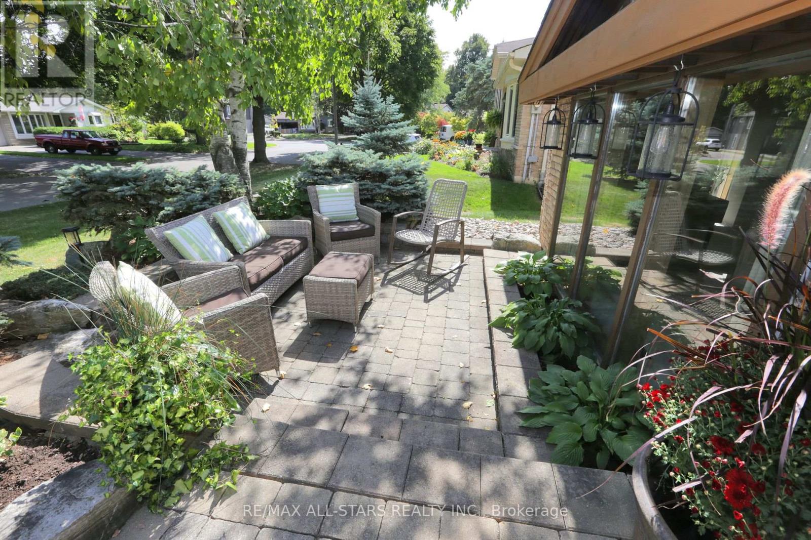 18 Sir Brandiles Place, Markham (Markham Village), Ontario  L3P 2Z5 - Photo 4 - N12412901
