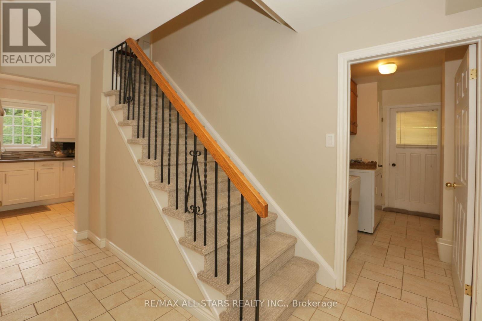18 Sir Brandiles Place, Markham (Markham Village), Ontario  L3P 2Z5 - Photo 8 - N12412901