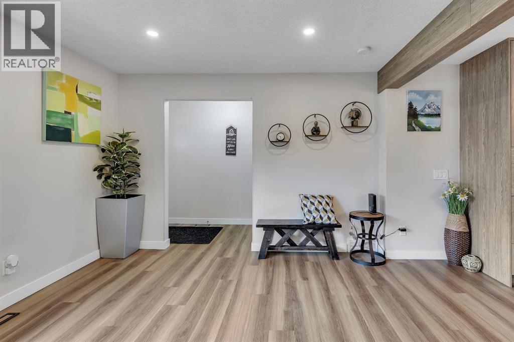 8031 Huntwick Hill Ne, Calgary, Alberta  T2K 4G9 - Photo 3 - A2219660