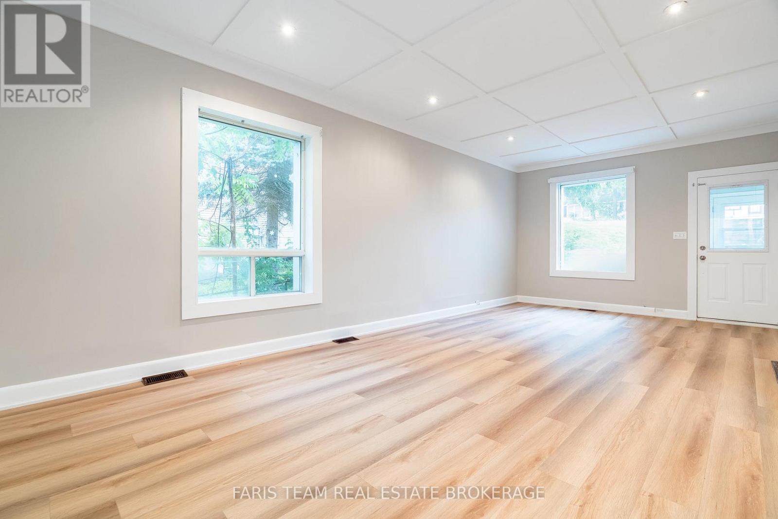 79 Poyntz Street, Penetanguishene, Ontario  L9M 1N9 - Photo 11 - S12412909
