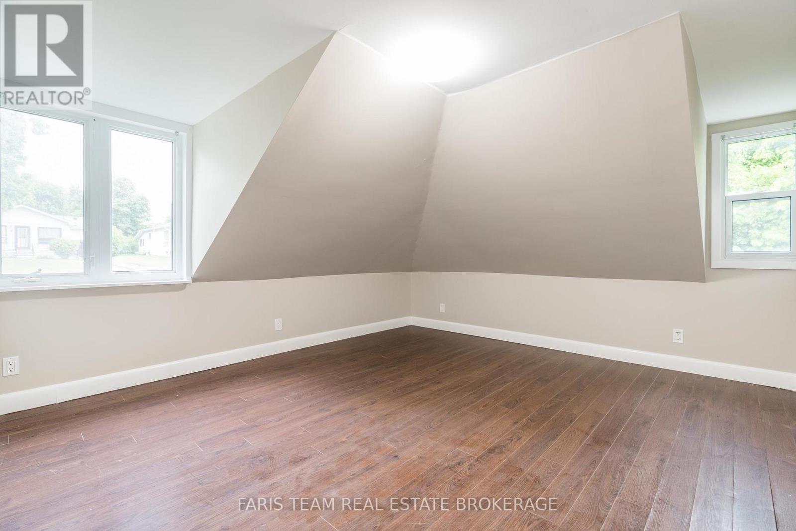 79 Poyntz Street, Penetanguishene, Ontario  L9M 1N9 - Photo 18 - S12412909