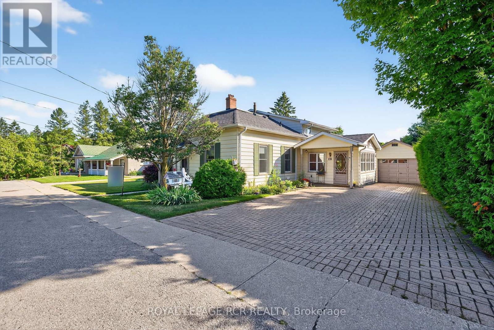 7 Wallace Avenue, Caledon, Ontario  L7E 0M5 - Photo 1 - W12412777