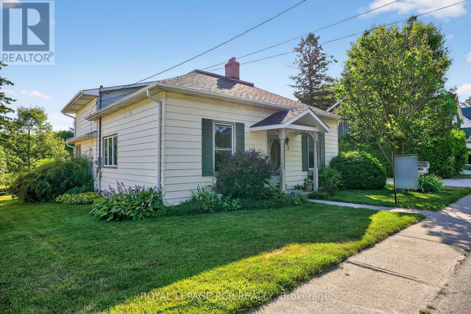 7 Wallace Avenue, Caledon, Ontario  L7E 0M5 - Photo 2 - W12412777