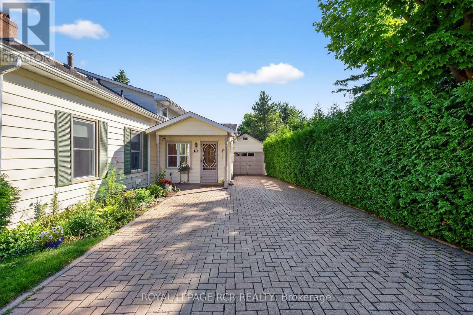 7 Wallace Avenue, Caledon, Ontario  L7E 0M5 - Photo 3 - W12412777