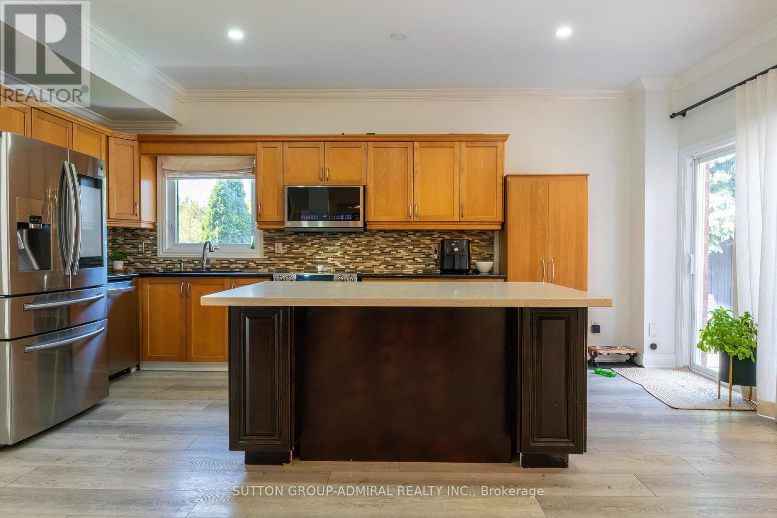 2415 Valley Heights Crescent, Oakville (Ro River Oaks), Ontario  L6H 6X2 - Photo 10 - W12412786