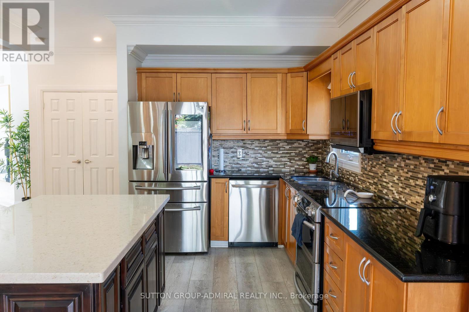 2415 Valley Heights Crescent, Oakville (Ro River Oaks), Ontario  L6H 6X2 - Photo 11 - W12412786
