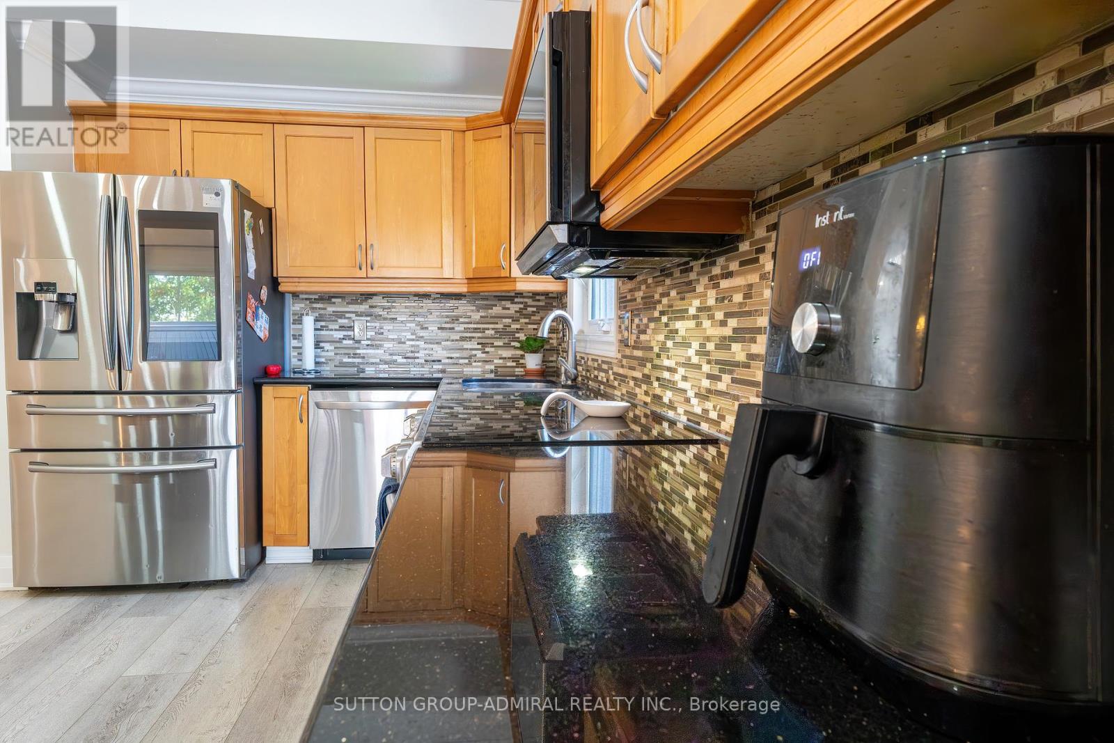 2415 Valley Heights Crescent, Oakville (Ro River Oaks), Ontario  L6H 6X2 - Photo 13 - W12412786