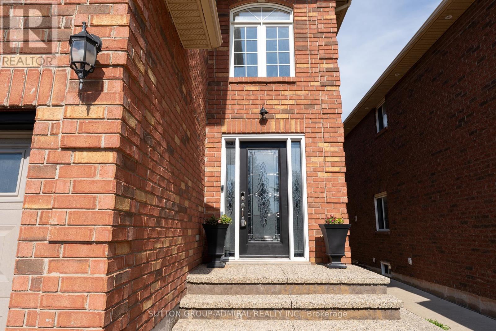 2415 Valley Heights Crescent, Oakville (Ro River Oaks), Ontario  L6H 6X2 - Photo 3 - W12412786