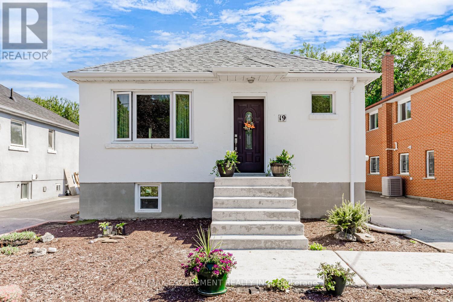 19 STOCK AVENUE, Toronto, Ontario