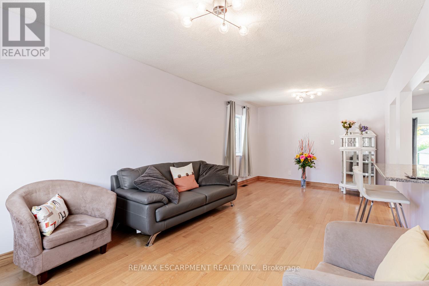 19 Stock Avenue, Toronto, Ontario  M8Z 5C3 - Photo 10 - W12412797