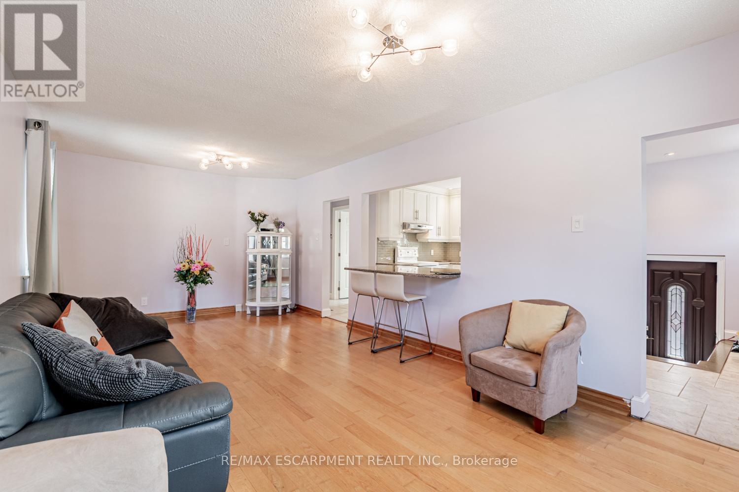 19 Stock Avenue, Toronto, Ontario  M8Z 5C3 - Photo 11 - W12412797