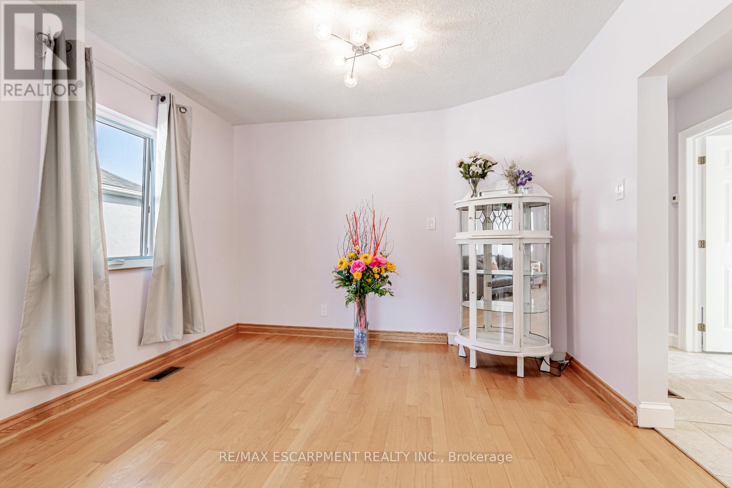 19 Stock Avenue, Toronto, Ontario  M8Z 5C3 - Photo 12 - W12412797