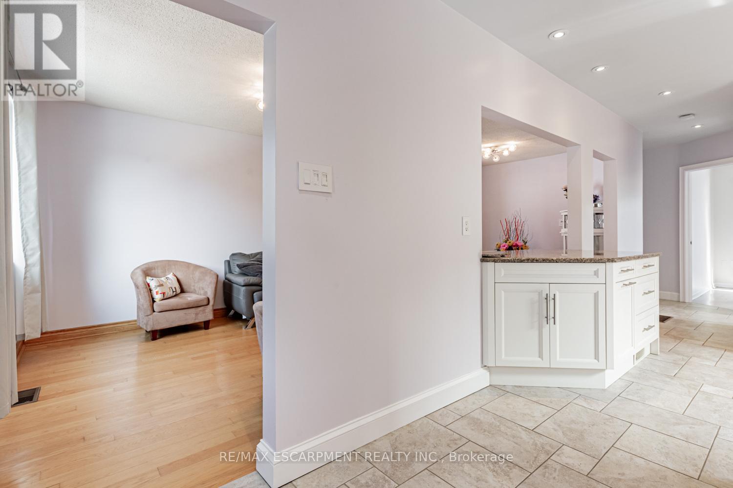 19 Stock Avenue, Toronto, Ontario  M8Z 5C3 - Photo 14 - W12412797