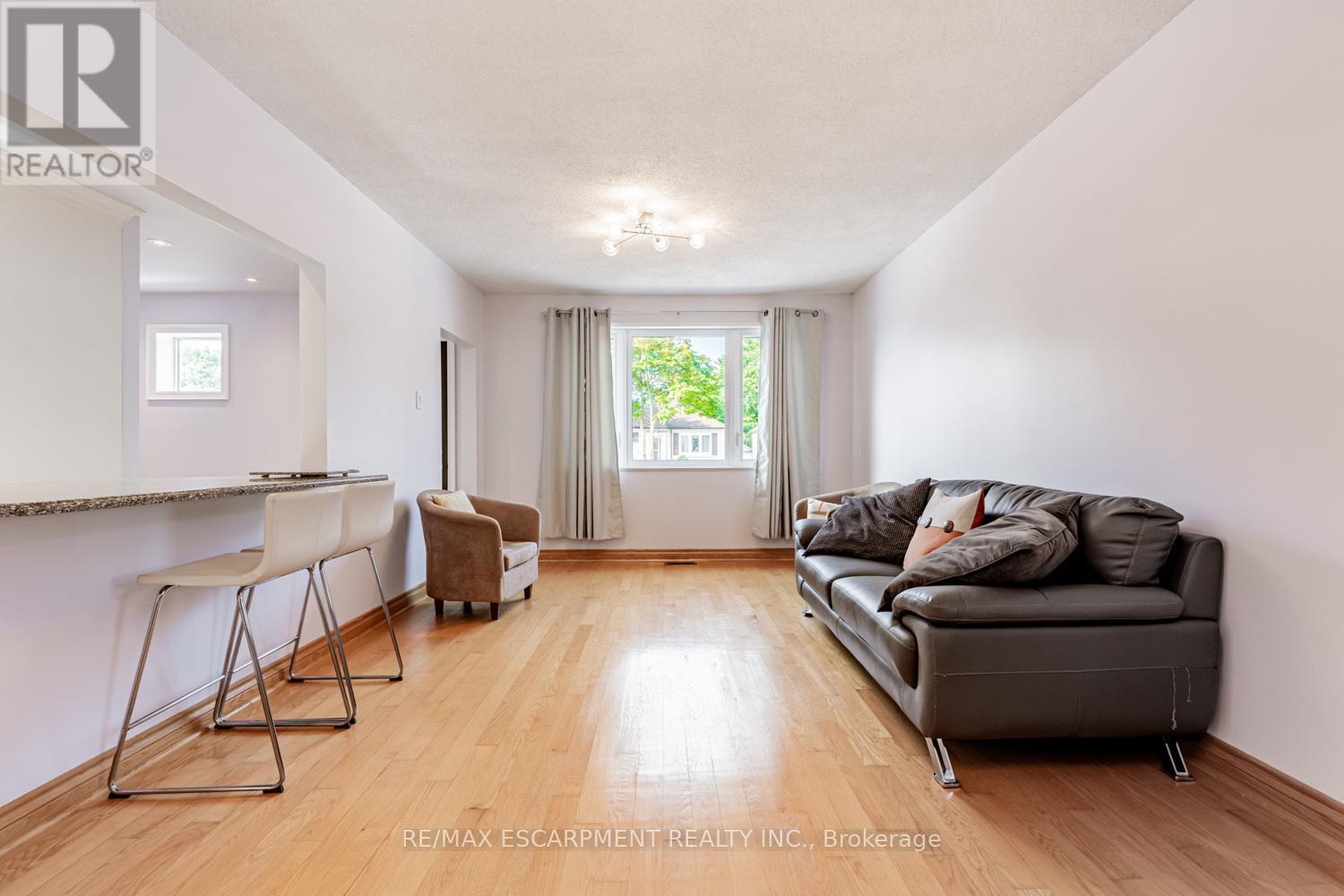 19 Stock Avenue, Toronto, Ontario  M8Z 5C3 - Photo 9 - W12412797