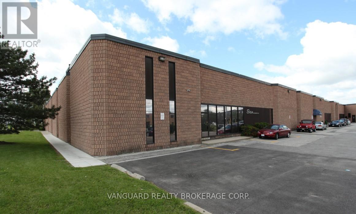 81 St Regis Crescent S, Toronto, Ontario  M3J 1Y6 - Photo 2 - W12412805