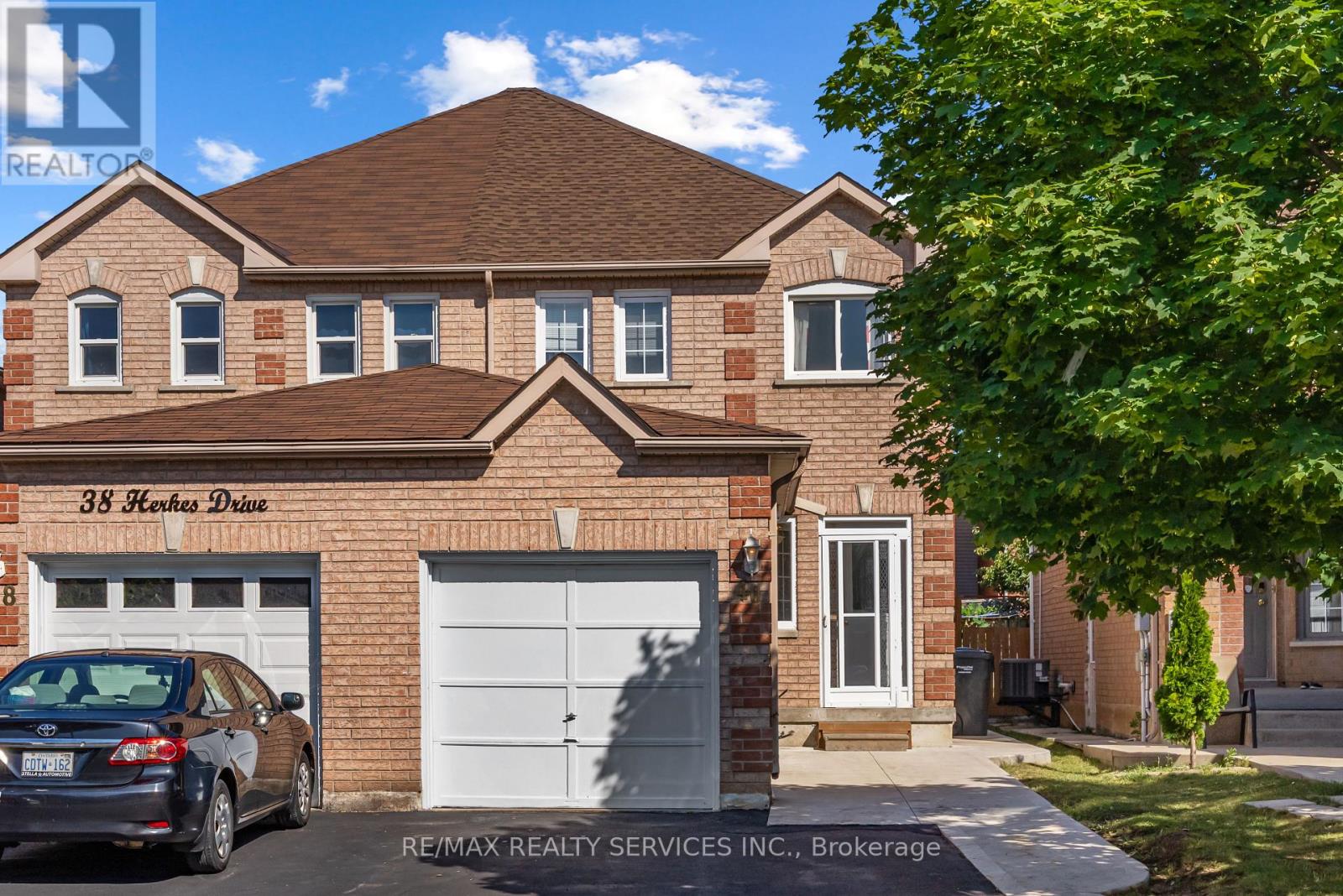 40 Herkes Drive, Brampton, Ontario  L6Y 5B2 - Photo 1 - W12412838