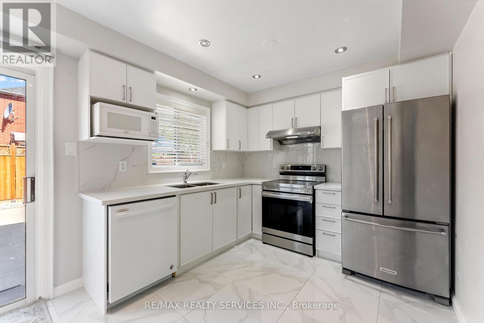 40 Herkes Drive, Brampton, Ontario  L6Y 5B2 - Photo 13 - W12412838