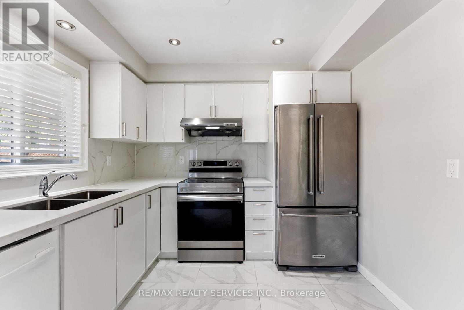 40 Herkes Drive, Brampton, Ontario  L6Y 5B2 - Photo 14 - W12412838
