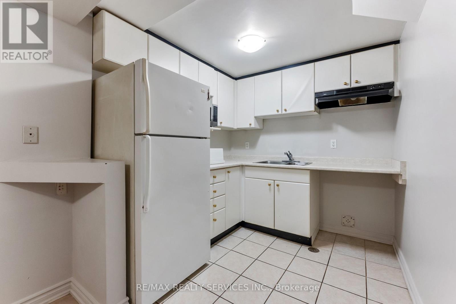40 Herkes Drive, Brampton, Ontario  L6Y 5B2 - Photo 25 - W12412838