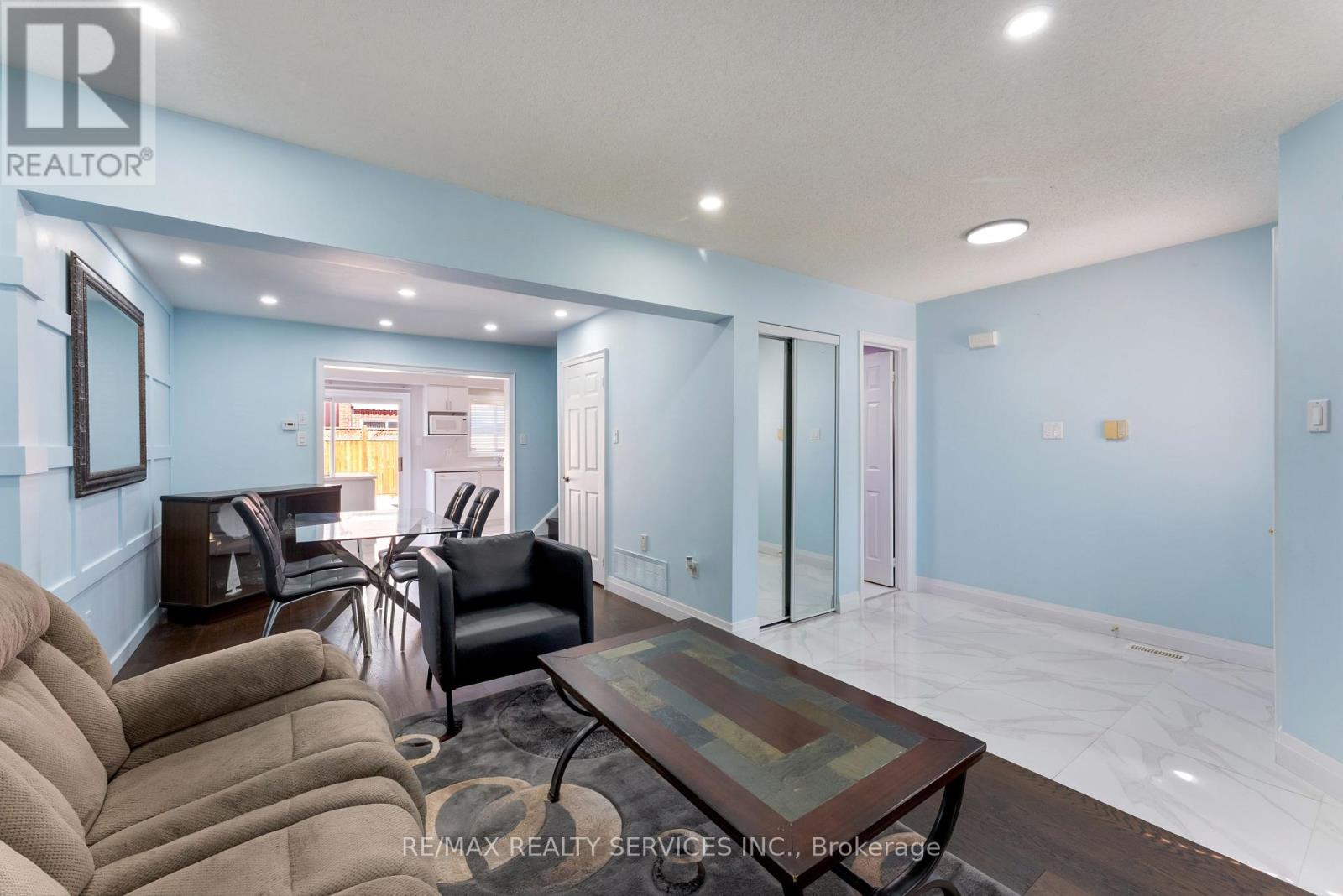 40 Herkes Drive, Brampton, Ontario  L6Y 5B2 - Photo 5 - W12412838