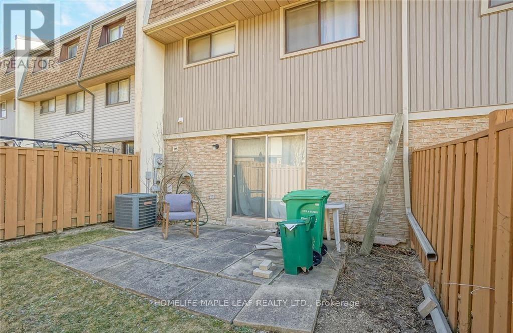 113 - 113 Ashton Crescent, Brampton, Ontario  L6S 3J9 - Photo 2 - W12412864