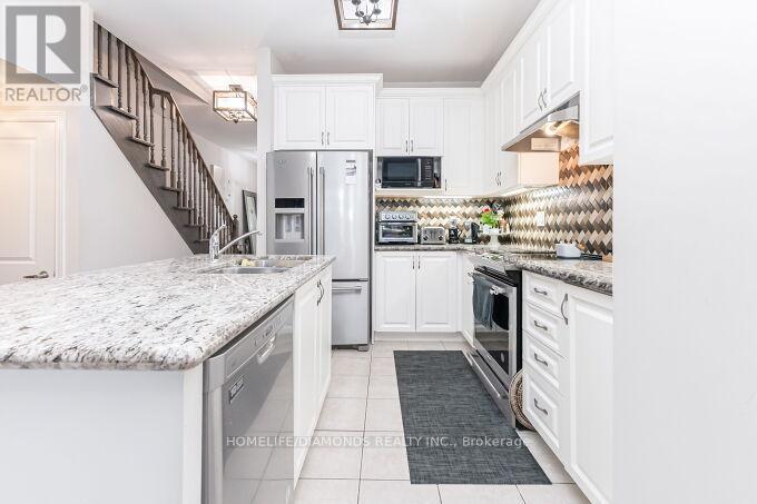 4 Foliage Drive, Brampton, Ontario  L7A 4M6 - Photo 12 - W12412884