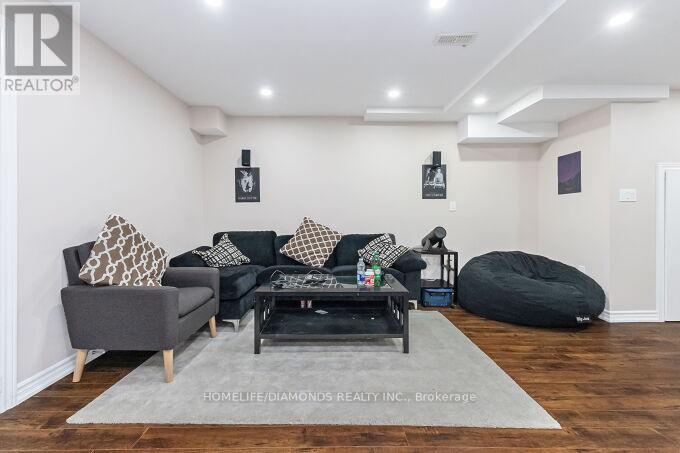 4 Foliage Drive, Brampton, Ontario  L7A 4M6 - Photo 40 - W12412884
