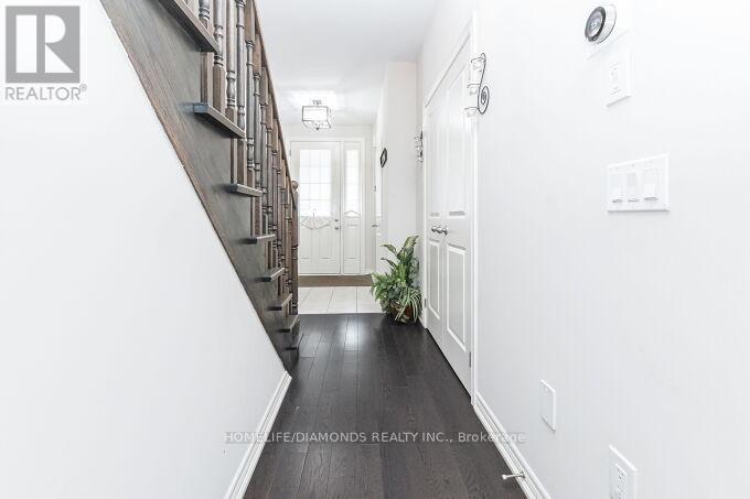 4 Foliage Drive, Brampton, Ontario  L7A 4M6 - Photo 6 - W12412884