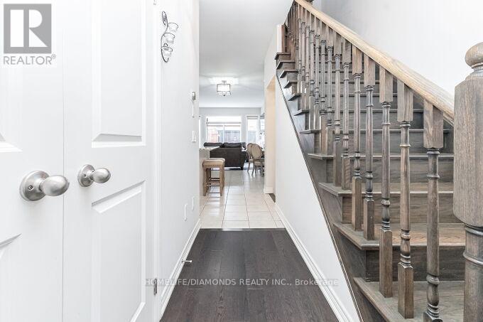 4 Foliage Drive, Brampton, Ontario  L7A 4M6 - Photo 7 - W12412884