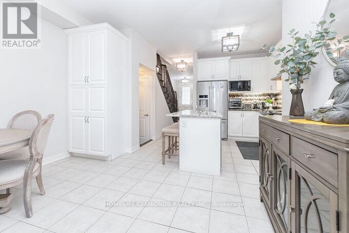 4 Foliage Drive, Brampton, Ontario  L7A 4M6 - Photo 9 - W12412884
