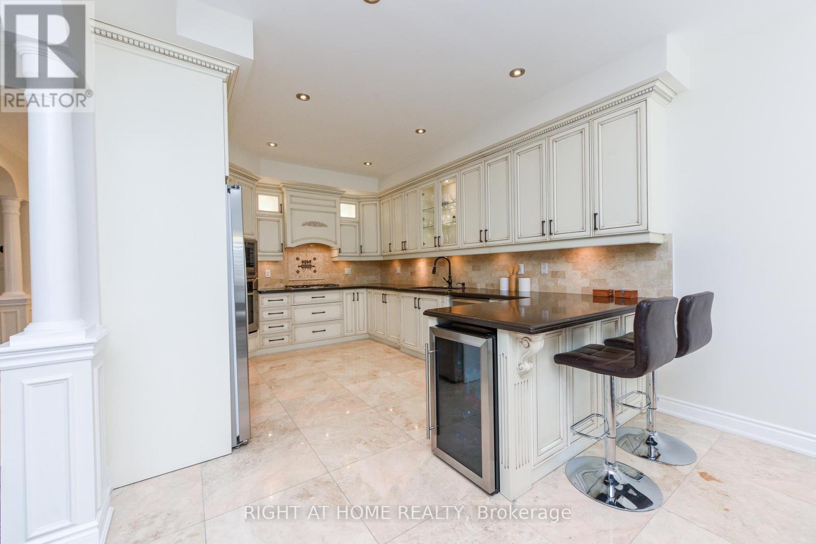 7148 Wrigley Court, Mississauga, Ontario  L5W 0C8 - Photo 12 - W12412904