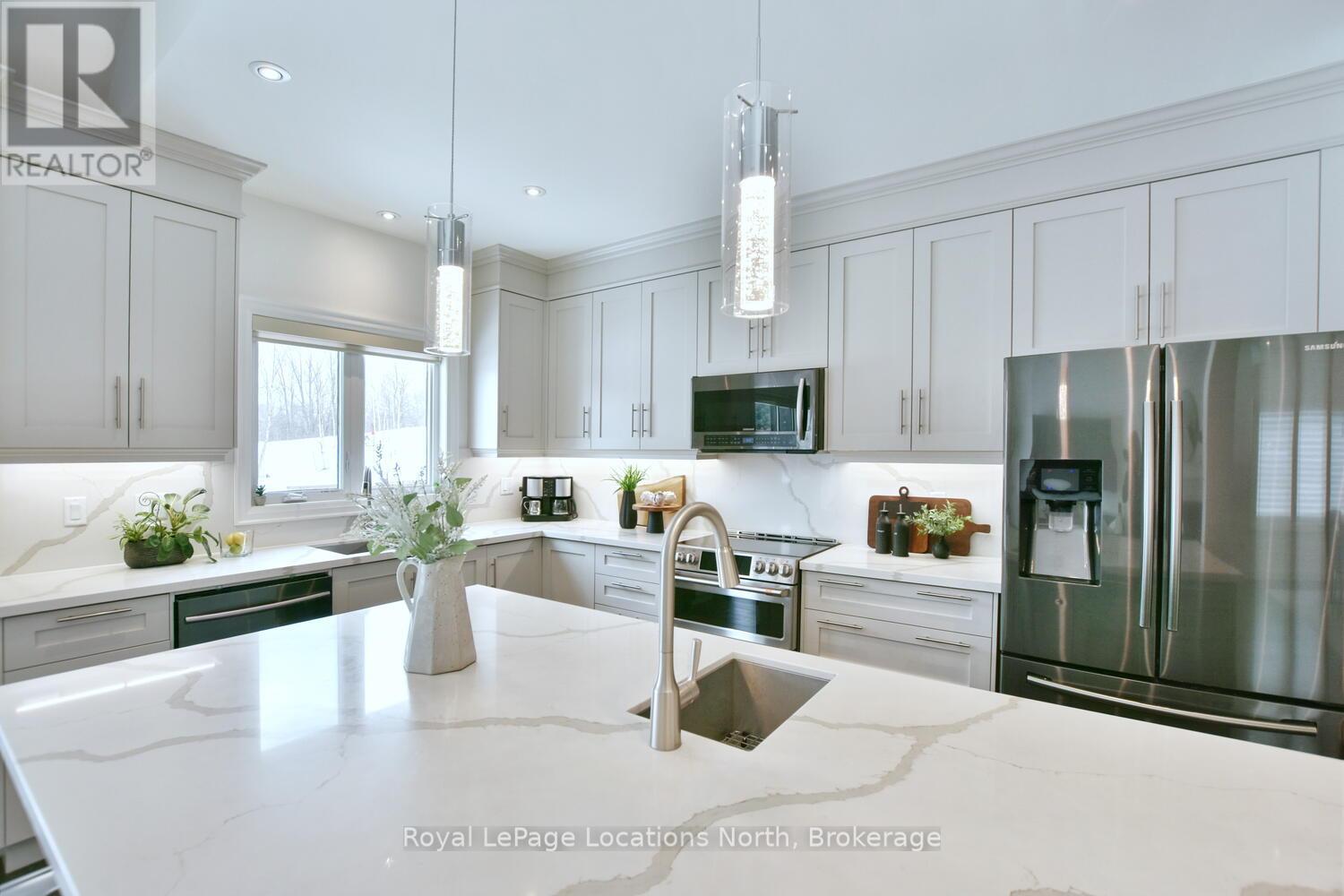 138 Crestview Court, Blue Mountains, Ontario  L9Y 0Z4 - Photo 21 - X12413069