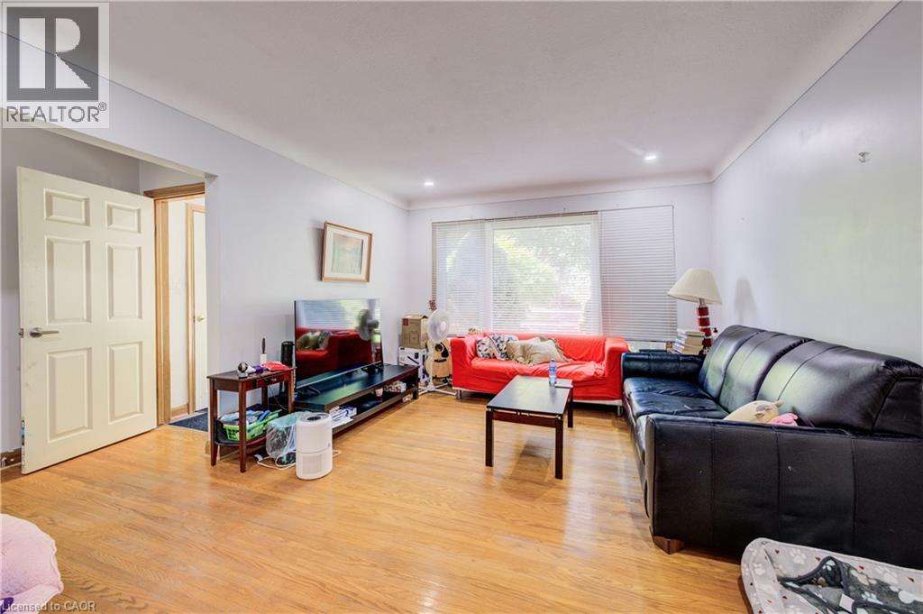 18 Edinburgh Drive, St. Catharines, Ontario  L2M 3H1 - Photo 5 - 40770161