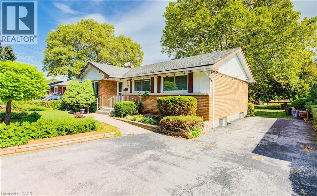 18 Edinburgh Drive, St. Catharines, Ontario  L2M 3H1 - Photo 4 - 40770161