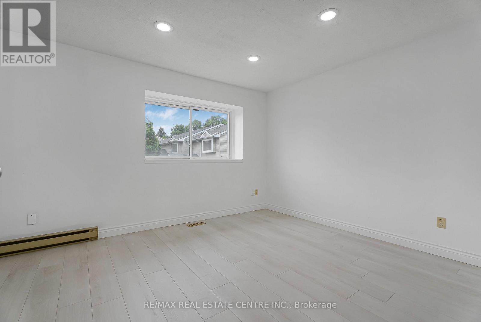 1 - 125 Sekura Crescent, Cambridge, Ontario  N1R 8B4 - Photo 12 - X12412771