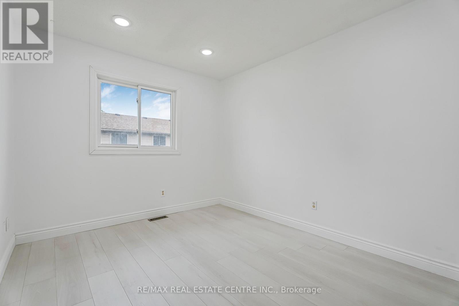 1 - 125 Sekura Crescent, Cambridge, Ontario  N1R 8B4 - Photo 16 - X12412771