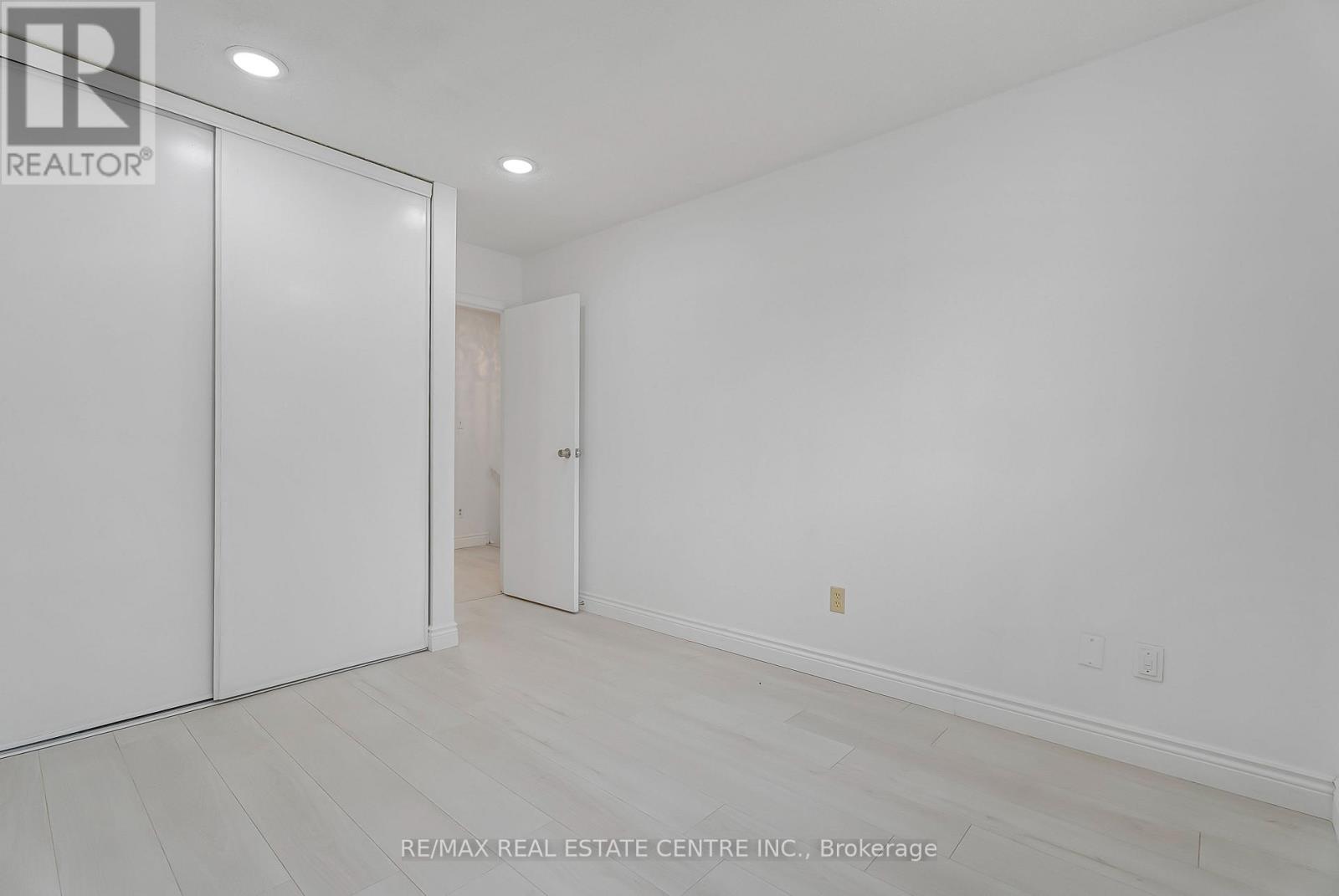 1 - 125 Sekura Crescent, Cambridge, Ontario  N1R 8B4 - Photo 17 - X12412771