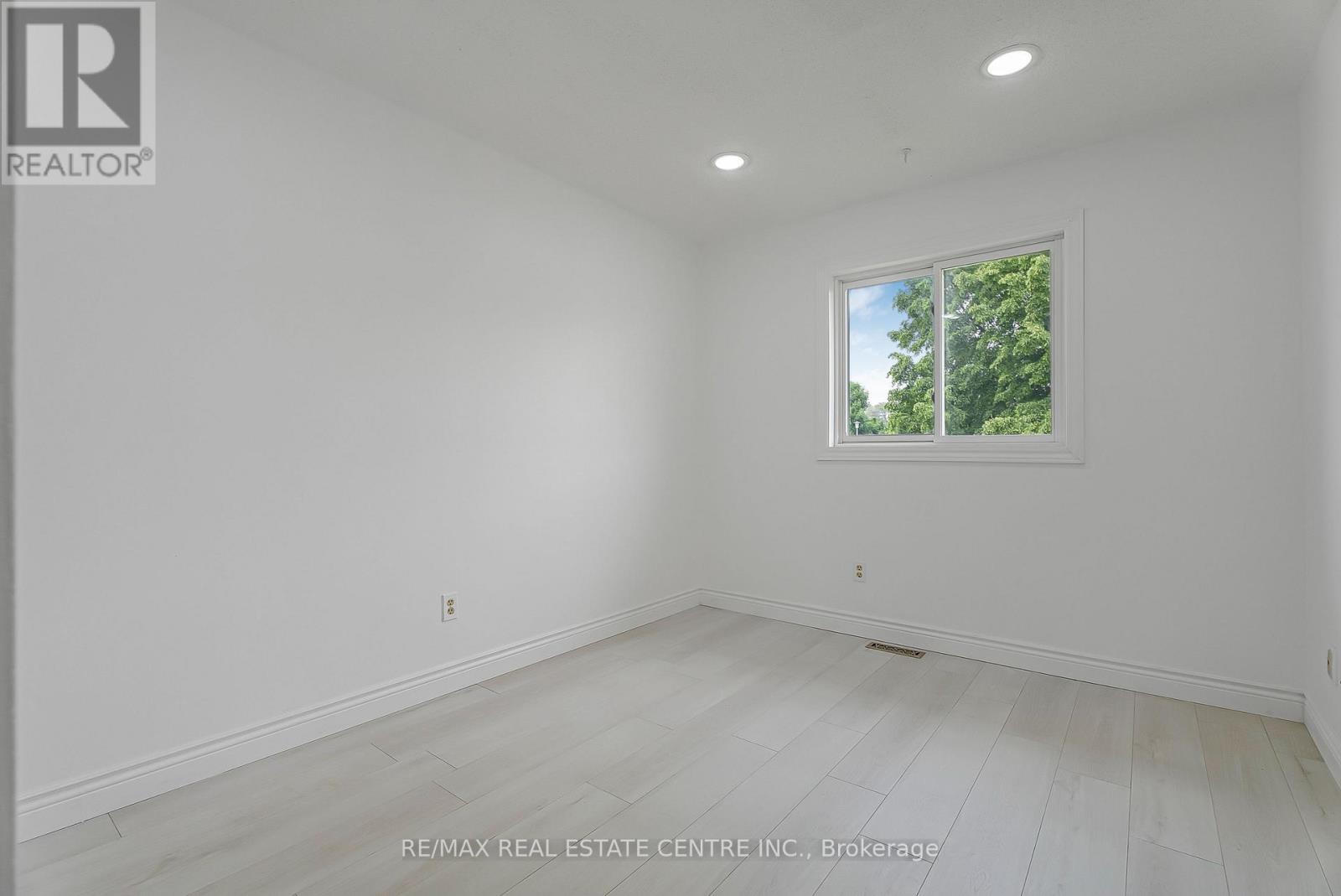 1 - 125 Sekura Crescent, Cambridge, Ontario  N1R 8B4 - Photo 18 - X12412771