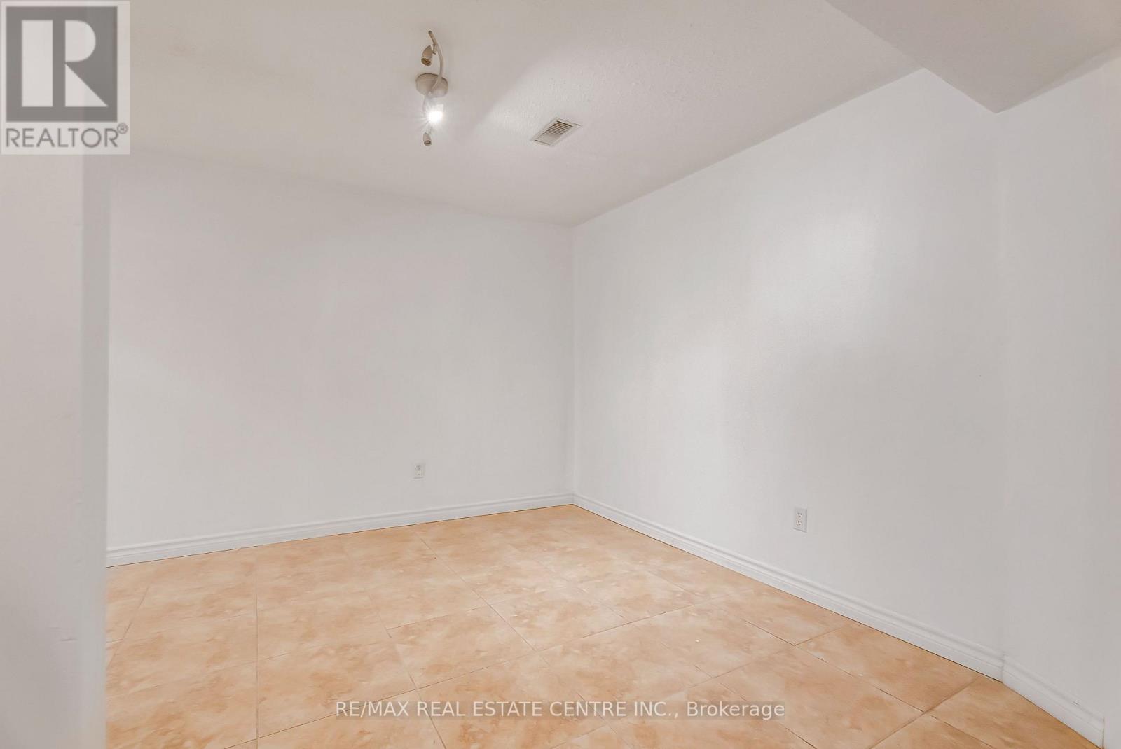 1 - 125 Sekura Crescent, Cambridge, Ontario  N1R 8B4 - Photo 21 - X12412771
