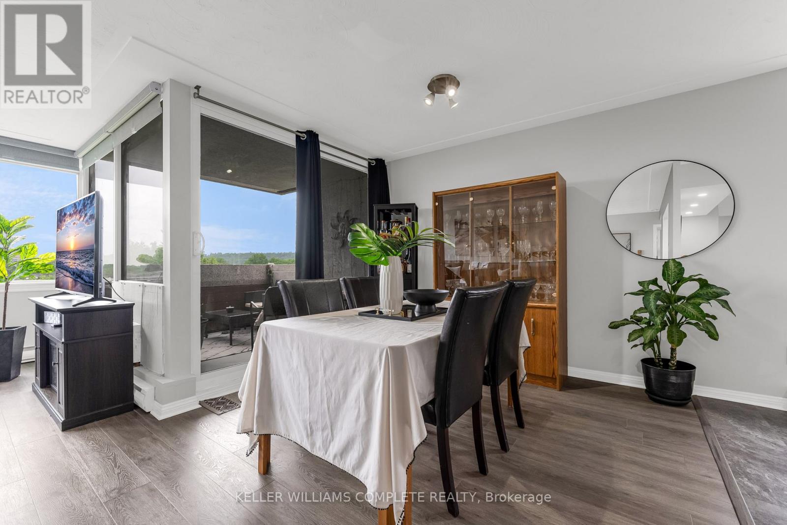 608 - 40 Harrisford Street, Hamilton, Ontario  L8K 6N1 - Photo 5 - X12412875