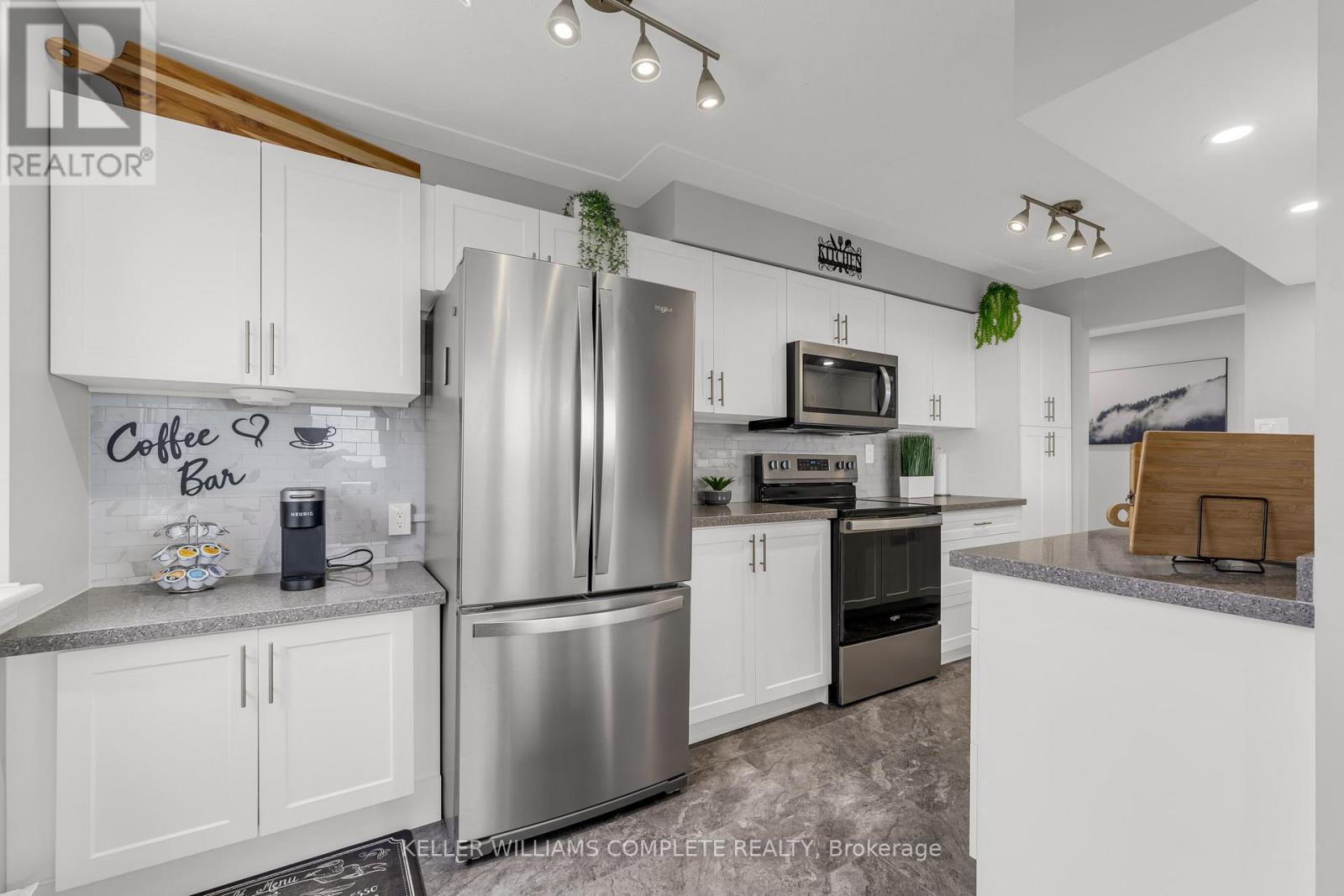608 - 40 Harrisford Street, Hamilton, Ontario  L8K 6N1 - Photo 7 - X12412875