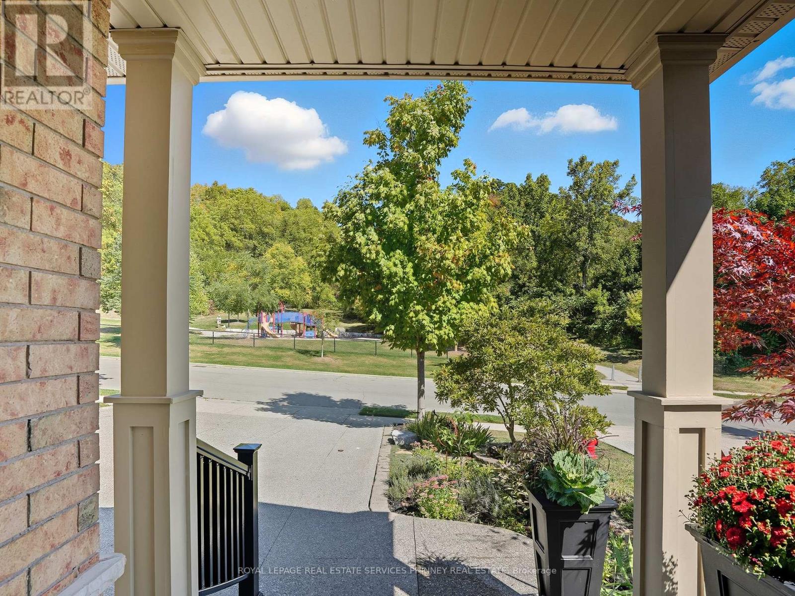 47 Livingstone Drive, Hamilton, Ontario  L9H 7S4 - Photo 4 - X12412882