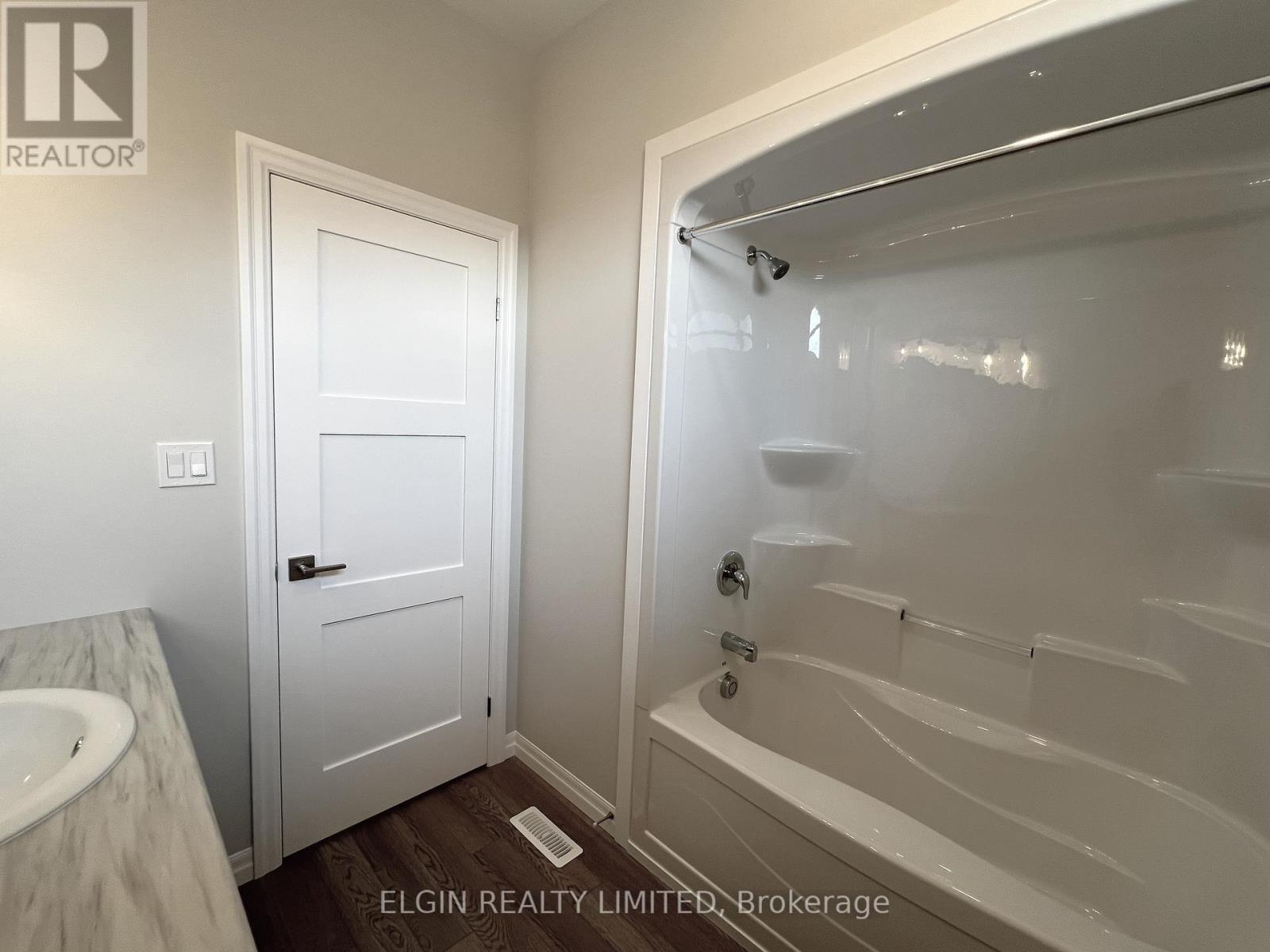 7 Columbus Court, Central Elgin, Ontario  N5P 0E5 - Photo 8 - X12413107