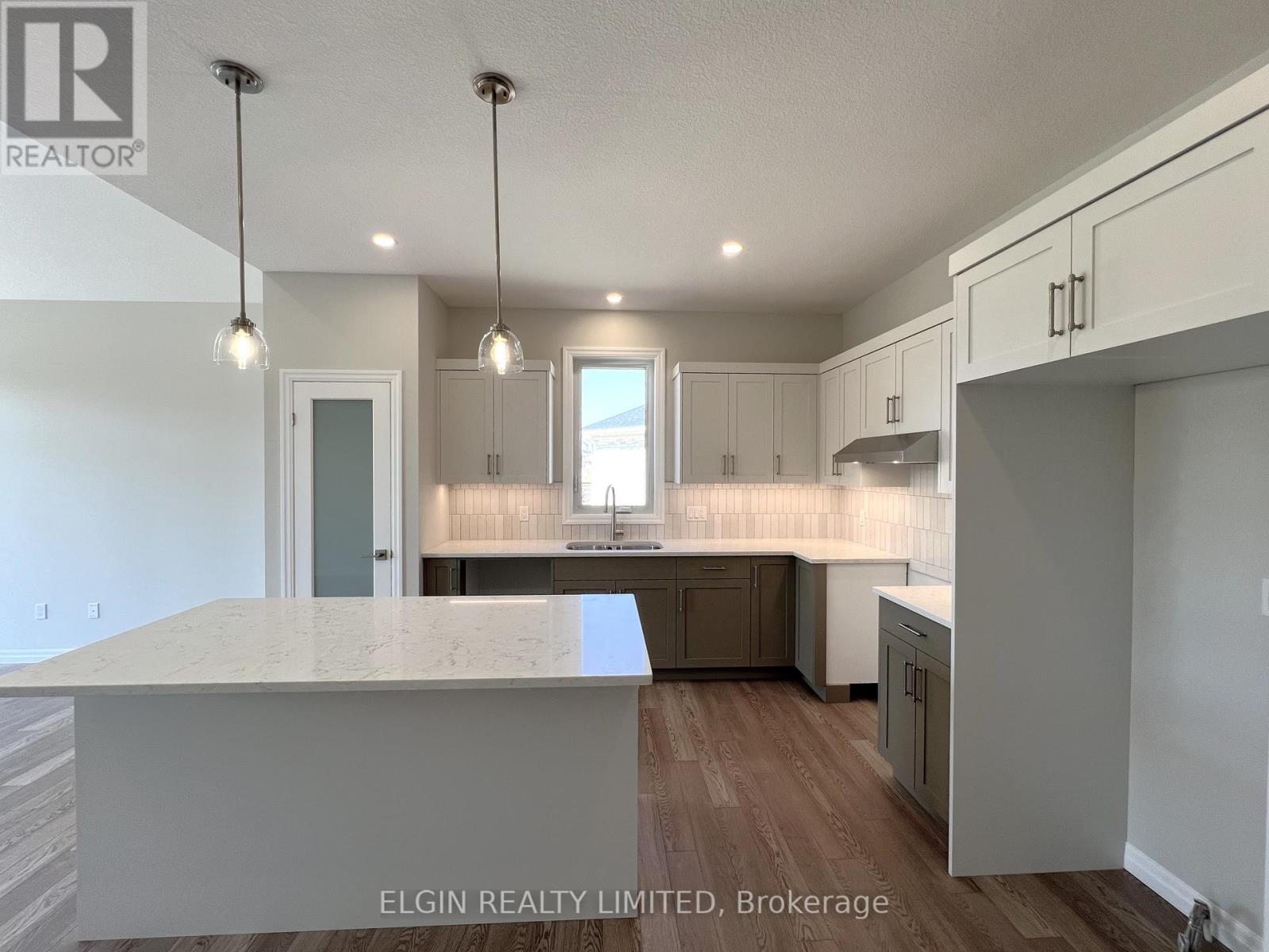 5 Columbus Court, Central Elgin, Ontario  N5P 0E5 - Photo 10 - X12413111
