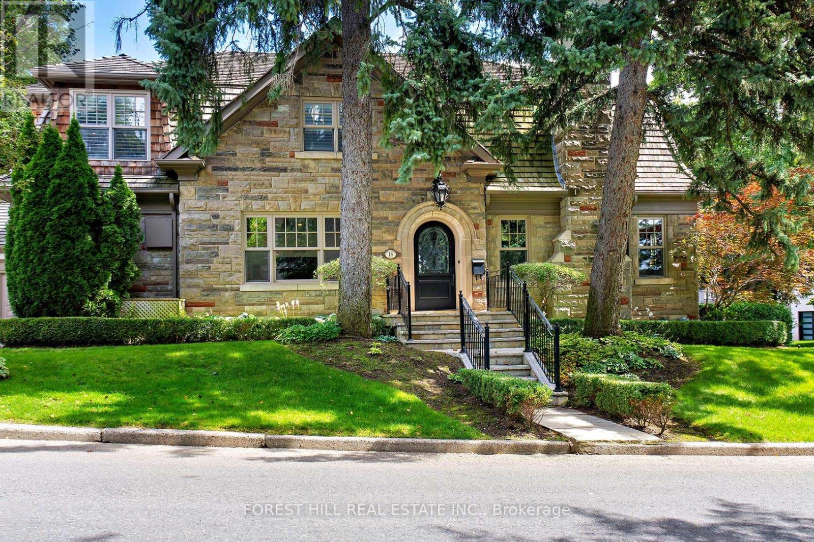 16 FOREST RIDGE DRIVE, Toronto, Ontario