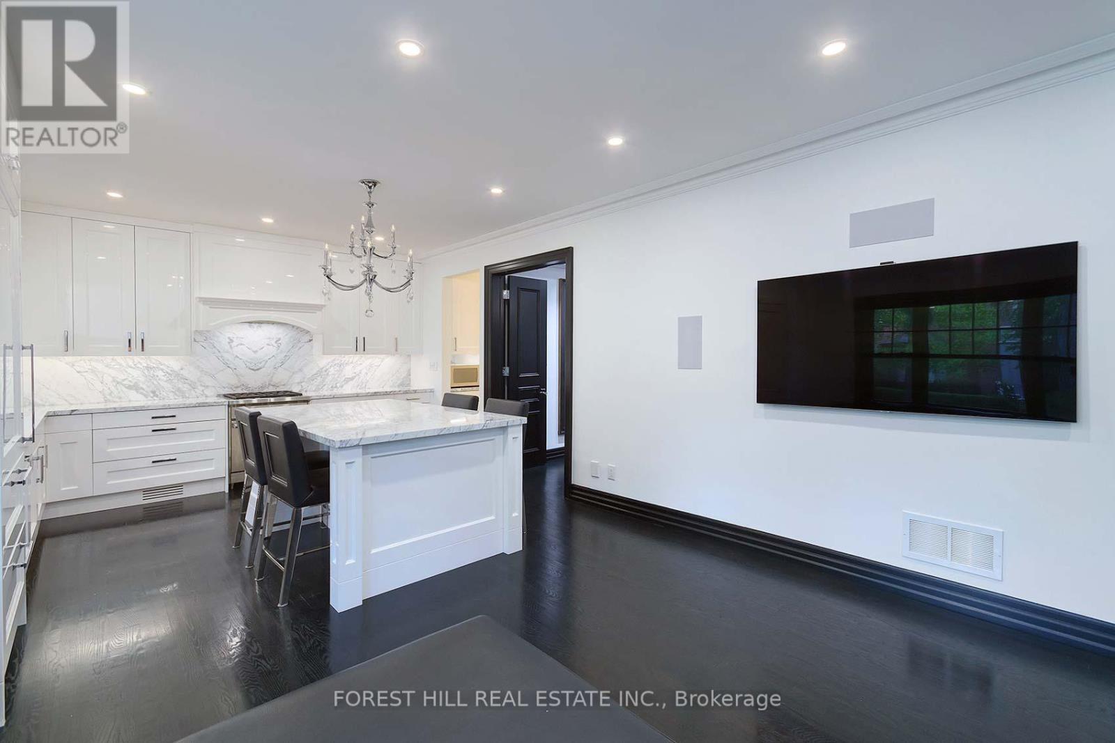 16 Forest Ridge Drive, Toronto, Ontario  M6B 1H1 - Photo 11 - C12413020