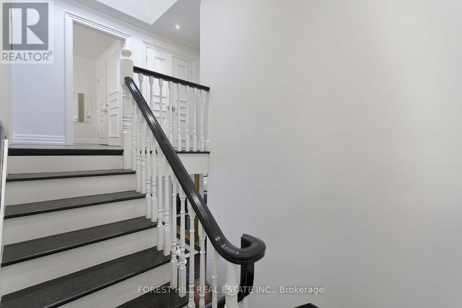 16 Forest Ridge Drive, Toronto, Ontario  M6B 1H1 - Photo 21 - C12413020