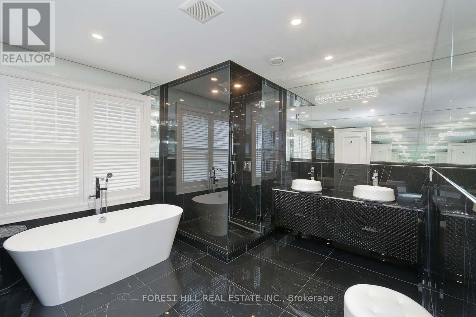 16 Forest Ridge Drive, Toronto, Ontario  M6B 1H1 - Photo 27 - C12413020