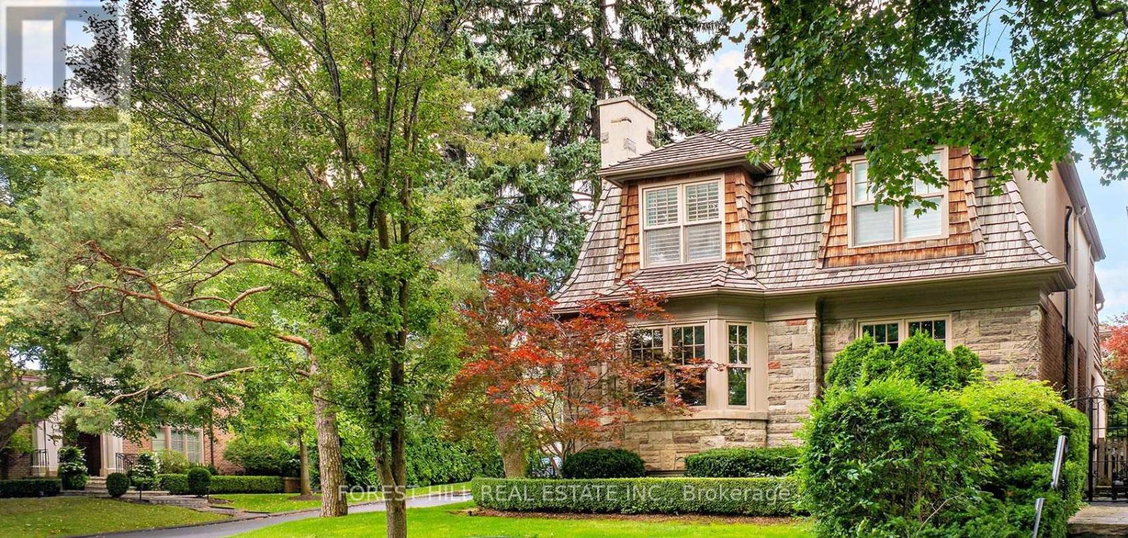 16 Forest Ridge Drive, Toronto, Ontario  M6B 1H1 - Photo 3 - C12413020